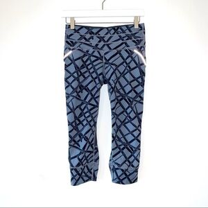 Athleta Splash Relay Capri Leggings in Flint Gray, size XS